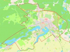 Mapa konturowa Wałcza, blisko centrum na dole znajduje się owalna plamka nieco zaostrzona i wystająca na lewo w swoim dolnym rogu z opisem „Jezioro Zamkowe”