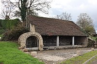 La fontaine-lavoir.