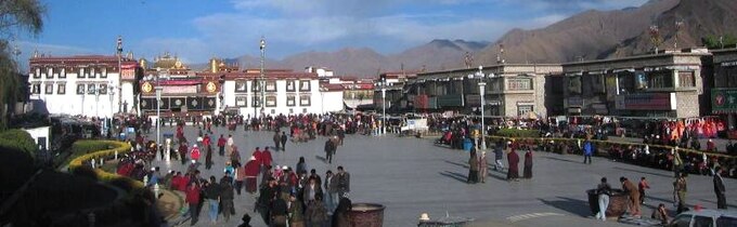 Jokhang Square, the first destination or drop-off for most tourists to Lhasa