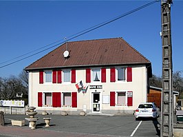 Gemeentehuis en school