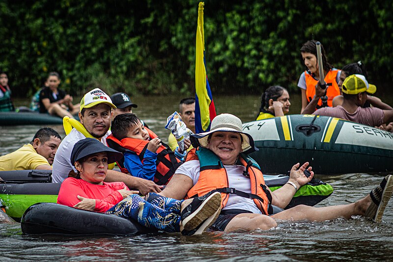 File:Regata rio caquetá.jpg