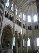 De noordzijde van het koor van de basiliek.