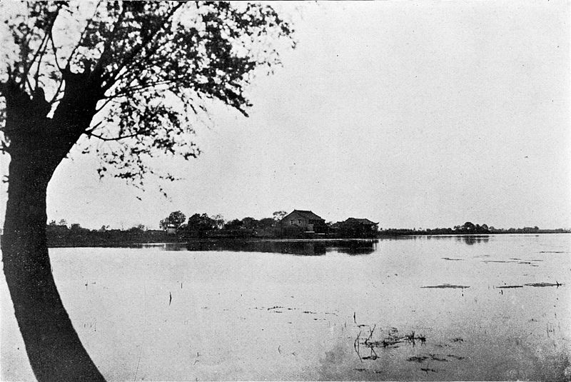 File:Mo-Chu-Hu (A Lake) And Shan-Chih-Lou.jpg