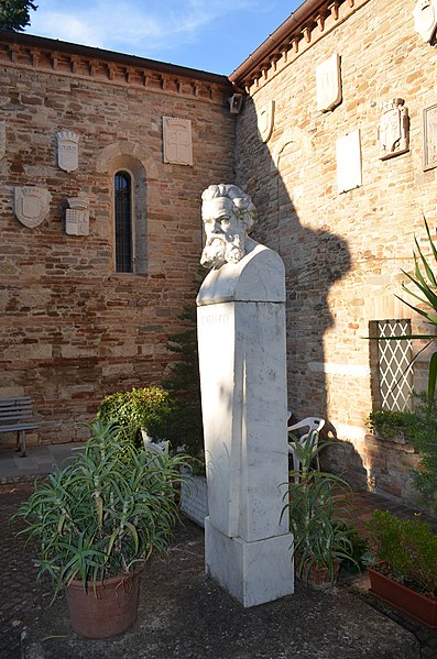 File:Monumento Carducci Polenta.jpg