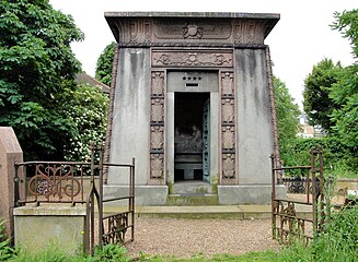 エジプシャン様式のキルモレイ・マウソレウム (Kilmorey Mausoleum 歴史的建造物 GradeⅡ*), St Margarets