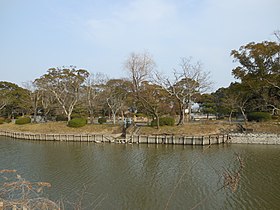 蓮池城跡の蓮池公園