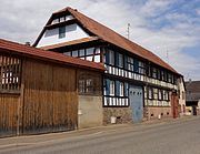 Ferme (1828), 9 rue du Général-de-Gaulle et 11 rue du Général-de-Gaulle.