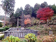 白峯寺の十三重石塔