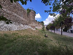 Joigny - Remparts de Guimbarde 12.jpg