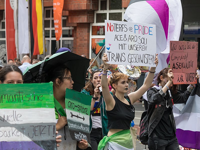 File:2019 ColognePride - CSD-Parade-8978.jpg