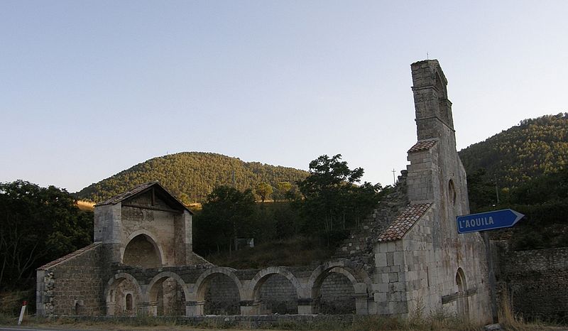 File:Bussi sul Tirino S Maria di Cartiganano 12 (RaBoe).jpg