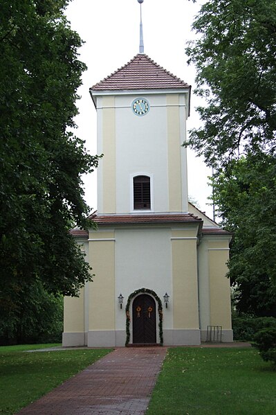 File:Dorfkirche Lübars 01.jpg