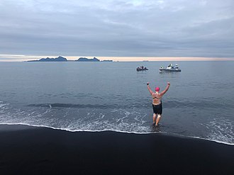 Að loknu Eyjasundi - Sigrún kemur í land