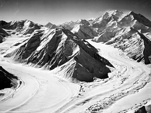 historisches Foto, Brooks-Gletscher links im Bild