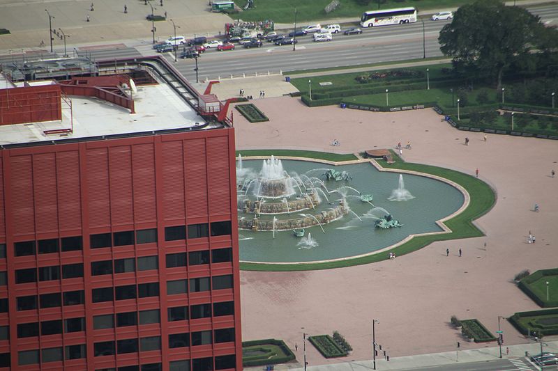 File:Chicago - Willis Tower - CNA Center - Buckingham Fountain.jpg