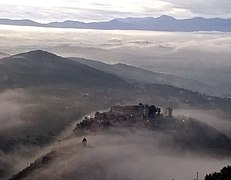 Nebbia e castello.jpg