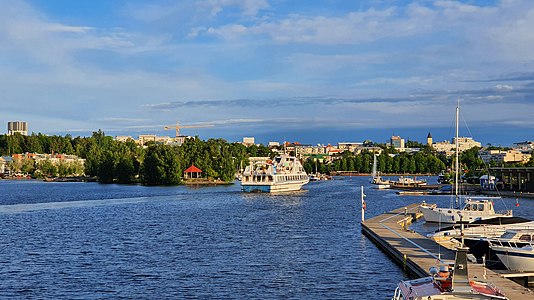 Risteilyalus m/s Camilla saapuu Lappeenrannan satamaan kesällä 2020.