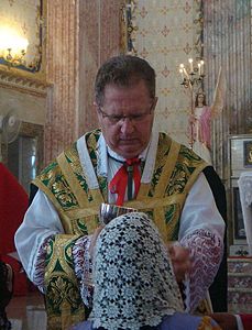 At a Tridentine Mass, women typically wear a headcovering.