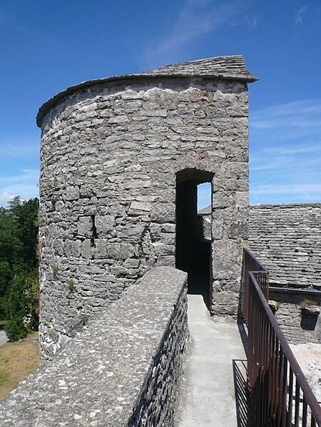 File:La Couvertoirade chemin de ronde 2.jpg