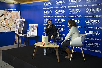 Gilles Rochier sur le stand Cultura.