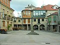 Place médievale du Bois de chauffage à Pontevedra, et son calvaire de granit.
