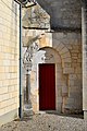 Porte latérale sud de l’église Saint-Pierre.