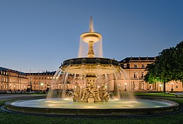 Schlossplatzspringbrunnen Schlossplatz Stuttgart 2015 01.jpg