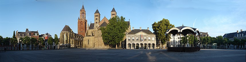 Vrijthof square in the early morning