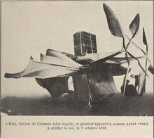 L'Avion 3 avec ses deux hélices contra-rotatives, les ailes repliées