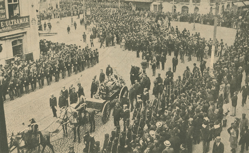 File:Funeral de António Maria Baptista, o cortejo fúnebre entrando na Avenida da Liberdade - Ilustração Portugueza (21Jun1920).png