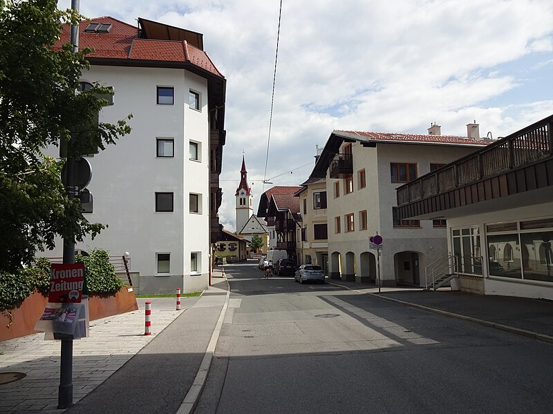 File:Igls Hilberstrasse 20240804.jpg