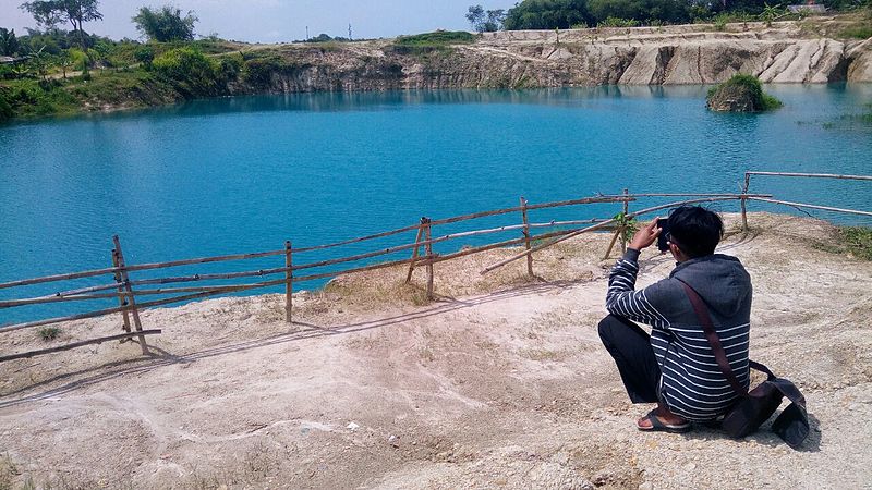 File:The blue lake Cigaru view.jpg