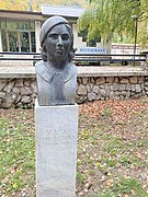 Bust of Mara Ugrinovska.jpg