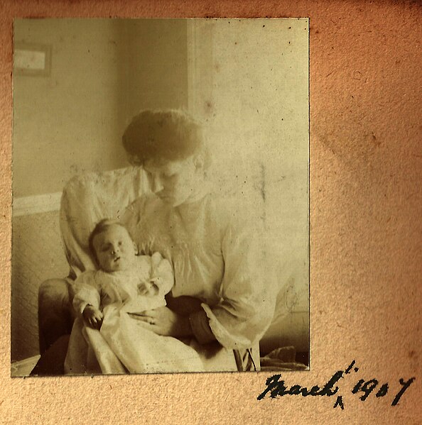 File:Ethel Hook and baby John, 1 March 1907 (6847926118).jpg