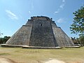 „Pyramide des Zauberers“ von Uxmal (um 600 n. Chr.)