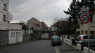 20 km/h devant un cassis à Vichy, Allier.