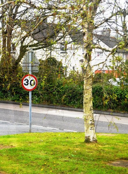 File:30 mile speed limit - geograph.org.uk - 5127159.jpg