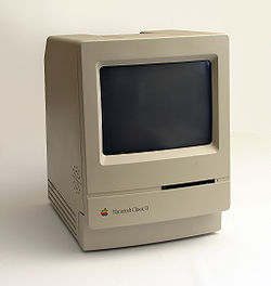 Macintosh Classic II syrjäytti suositun Macintosh SE/30 -mallin, mutta ei pärjännyt tälle suorituskyvyssä[1].