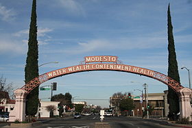 Modesto Arch, including the city motto