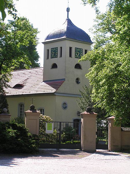 File:Berlin spandau kladow kirche.jpg