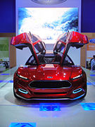 El concept car Ford Evos en su estand en el CES 2012