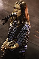 Danielle Haim, vocalista principal e guitarrista