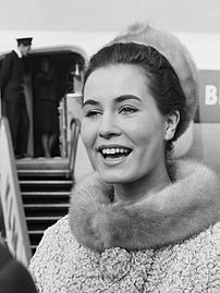 Miss World Rina Lodders, Nerzkragen (1963)