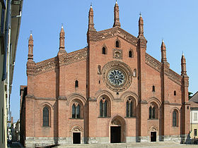 Santa Maria del Carmine à Pavie, façade caractéristique d'une église italienne gothique et de brique