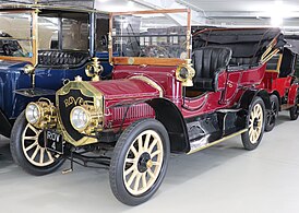 Une automobile ancienne dans un musée.