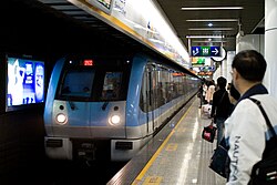 Nanjing Metro Arriving.jpg