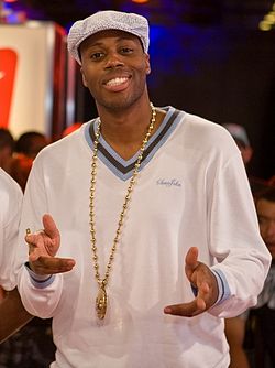 Kardinal Offishall eTalk -haastattelussa Toronton elokuvajuhlissa vuonna 2008.