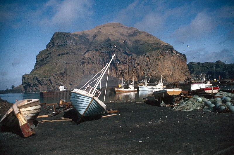 File:Heimaey-10-Boote-1980-gje.jpg