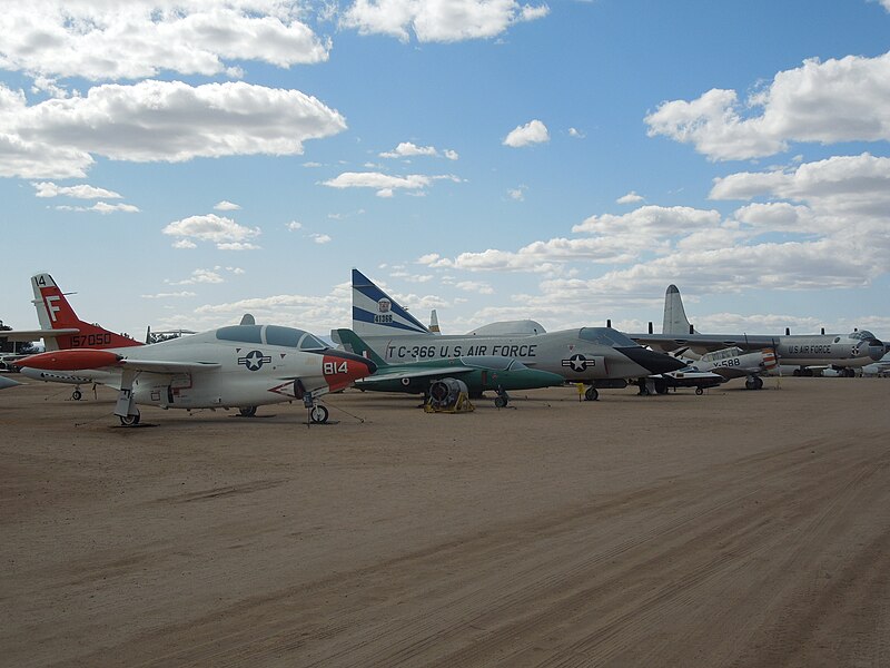 File:Several aircrafts at Pima Air & Space Museum.JPG