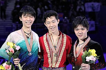 2017年四大陸選手権の表彰式にて、2位の羽生結弦、3位の宇野昌磨とともに写真に写るネイサン・チェン